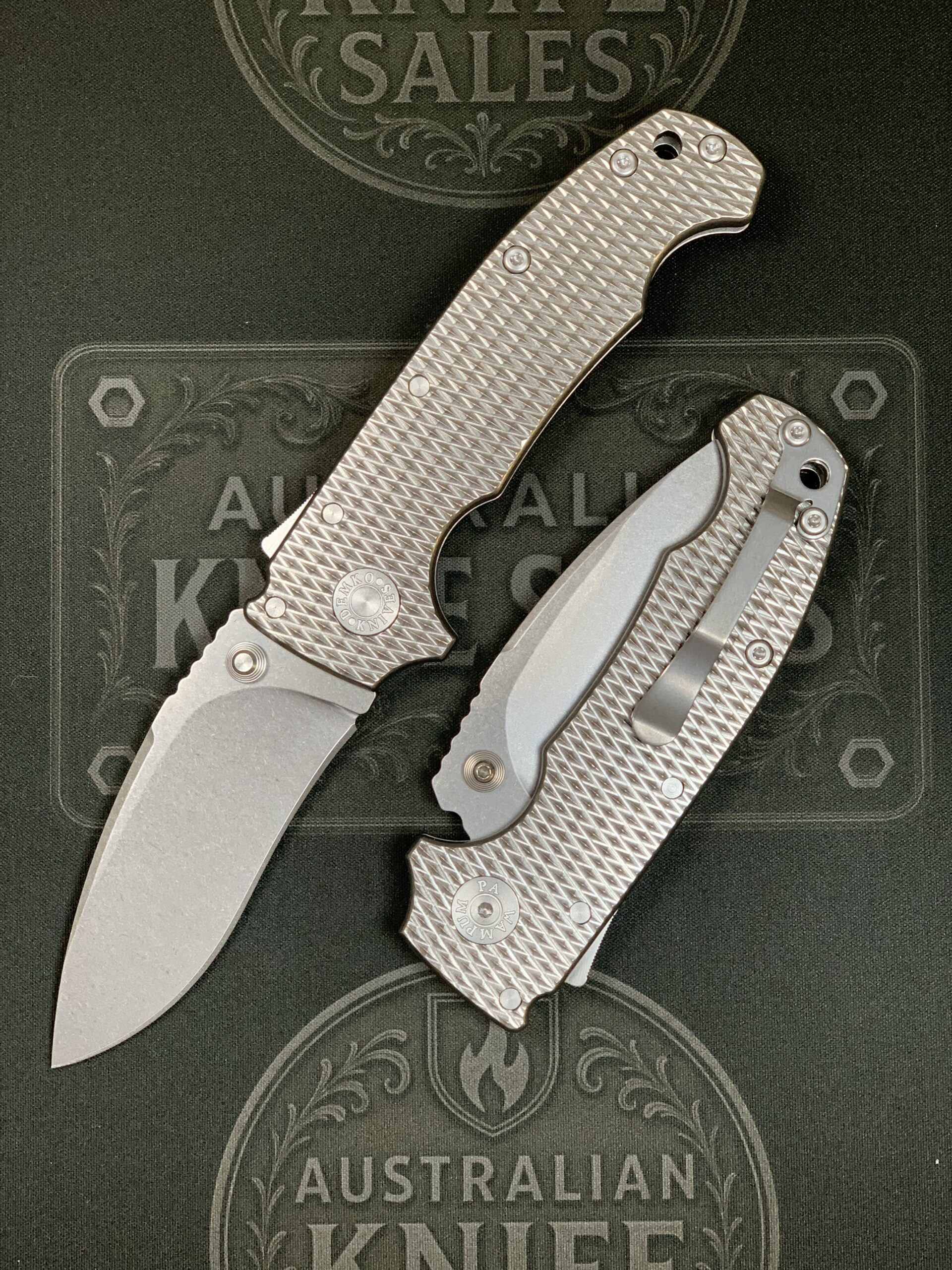 Demko AD20 Kopis V2 - Textured Titanium - 3V